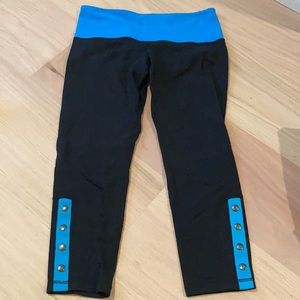 Lululemon Cropped Black Wunder Under Size 6